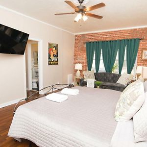 Deluxe Suite King Bed Sofa Bed